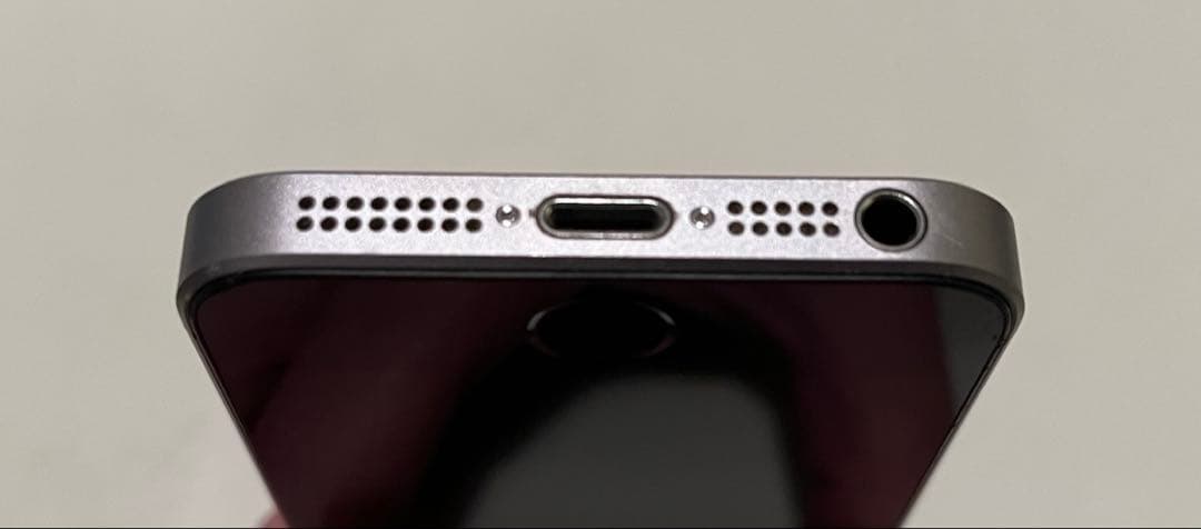 美品 iPhone SE バッテリー86% 64GB SIMフリー