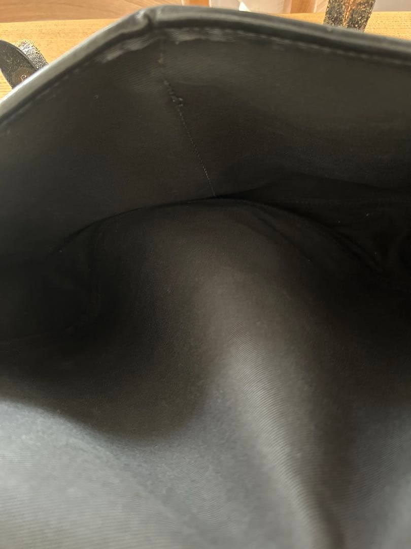 アリエルトラウト ラージ／黒 ショルダーバッグ アリエルトラウト メッセンジャー