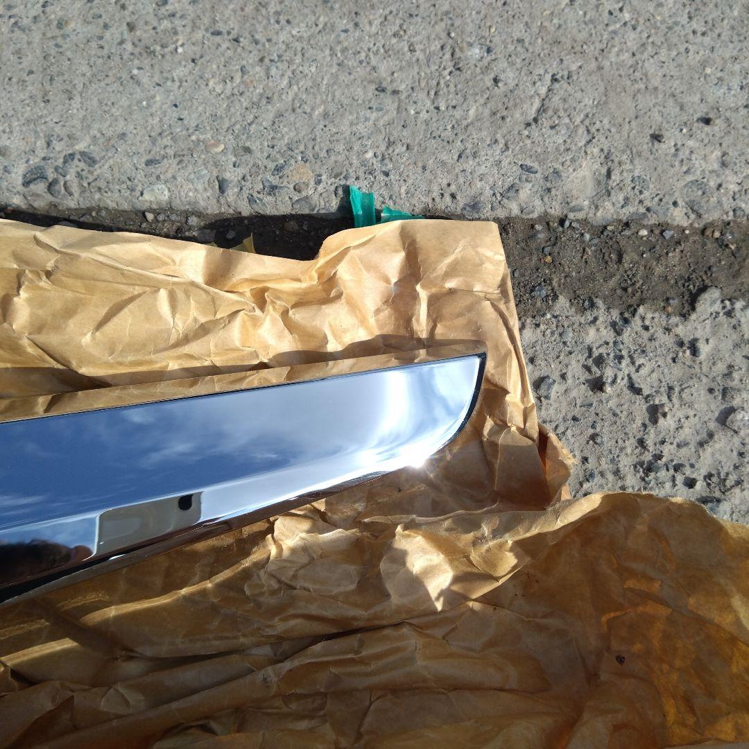 30アルファードリアガーニッシュ エンブレム付き