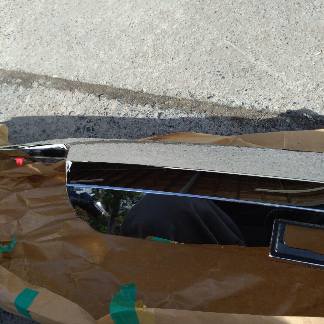 30アルファードリアガーニッシュ エンブレム付き