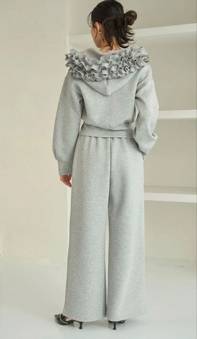 完売♥️新作新品✨SNIDELフリルショートジップパーカー✨ GRY