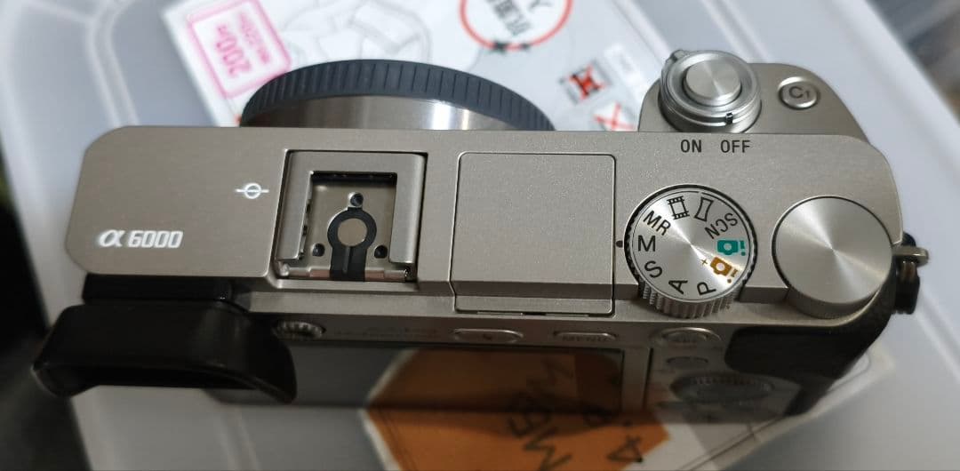 SONY α6000 シルバー　美品　シャッター数極小