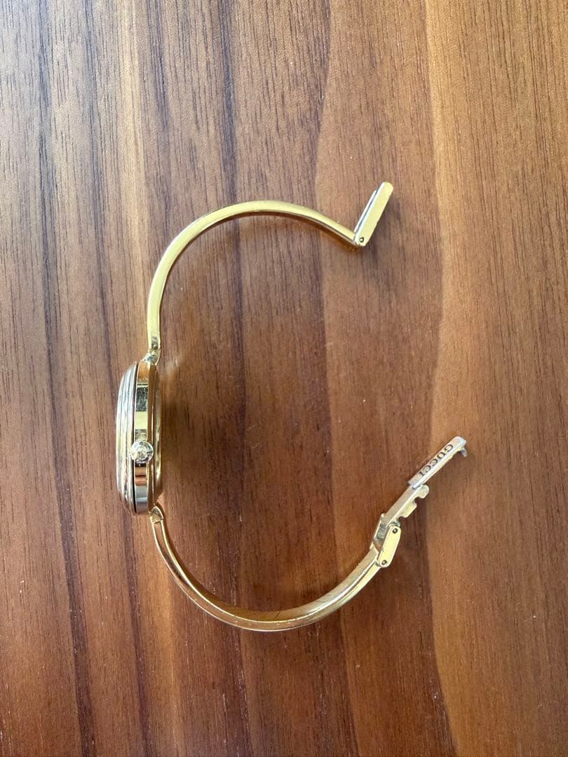 GUCCI ゴールド時計 カラーバンド付き