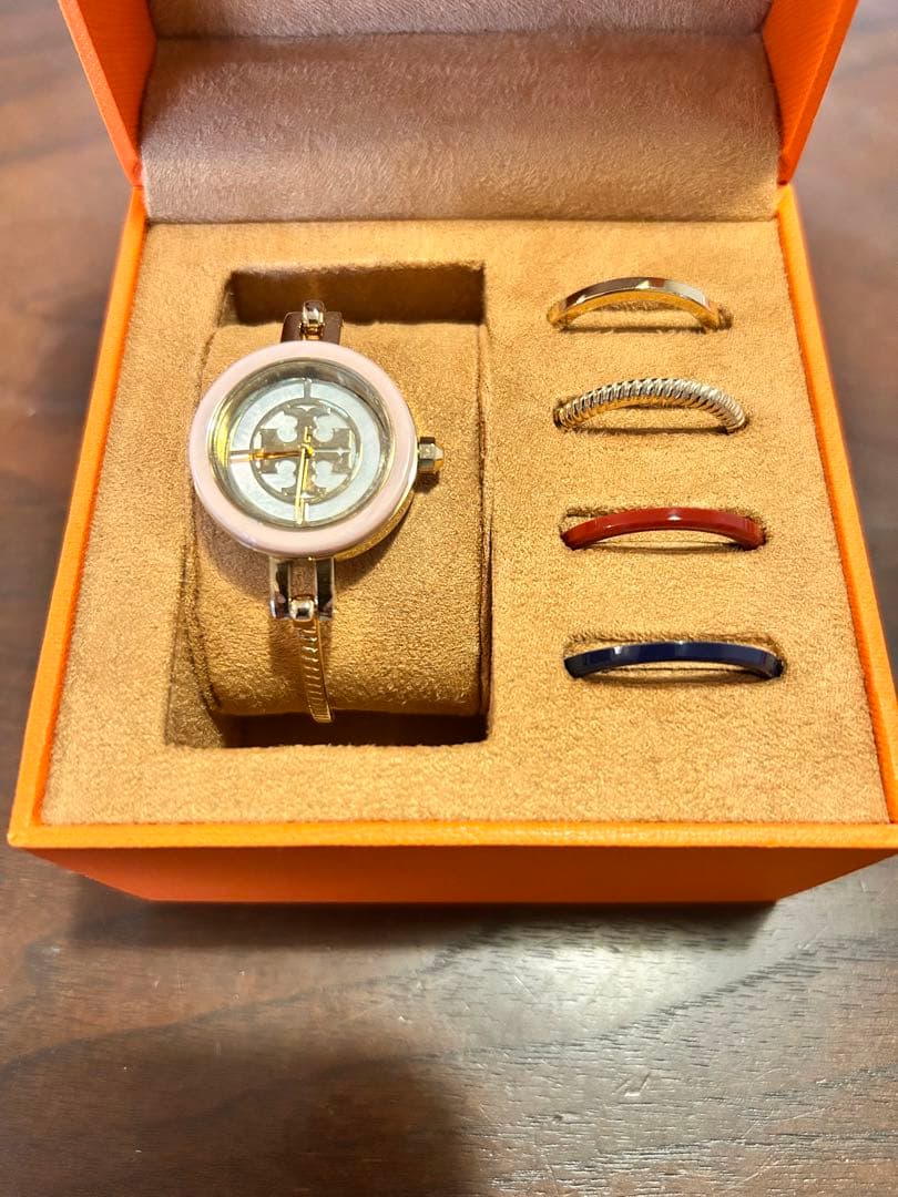 TORY BURCH ラウンドフェイス時計 交換用バンド付き