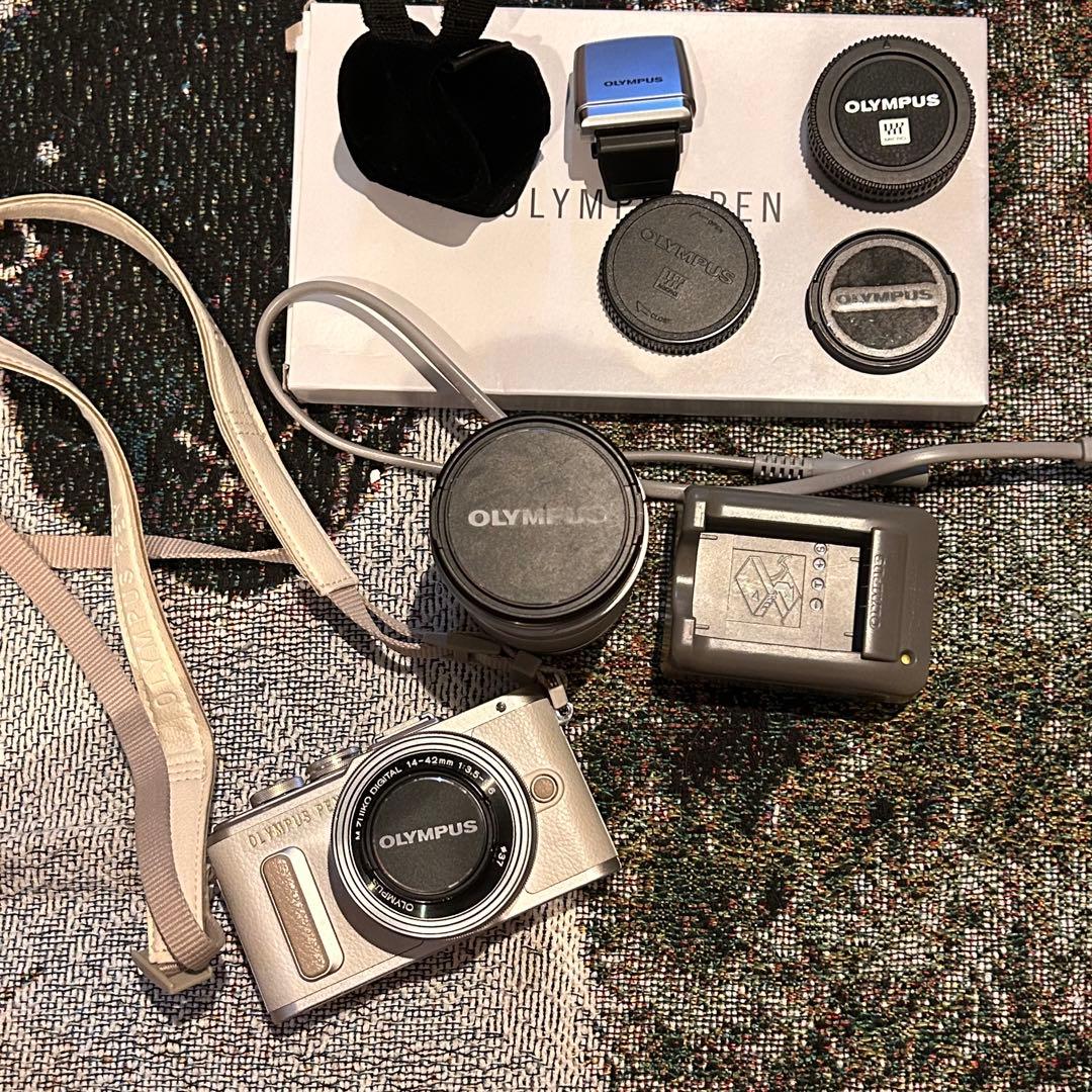 OLYMPUS PEN E-PL8 ホワイト ダブルズームキット　ミラーレス