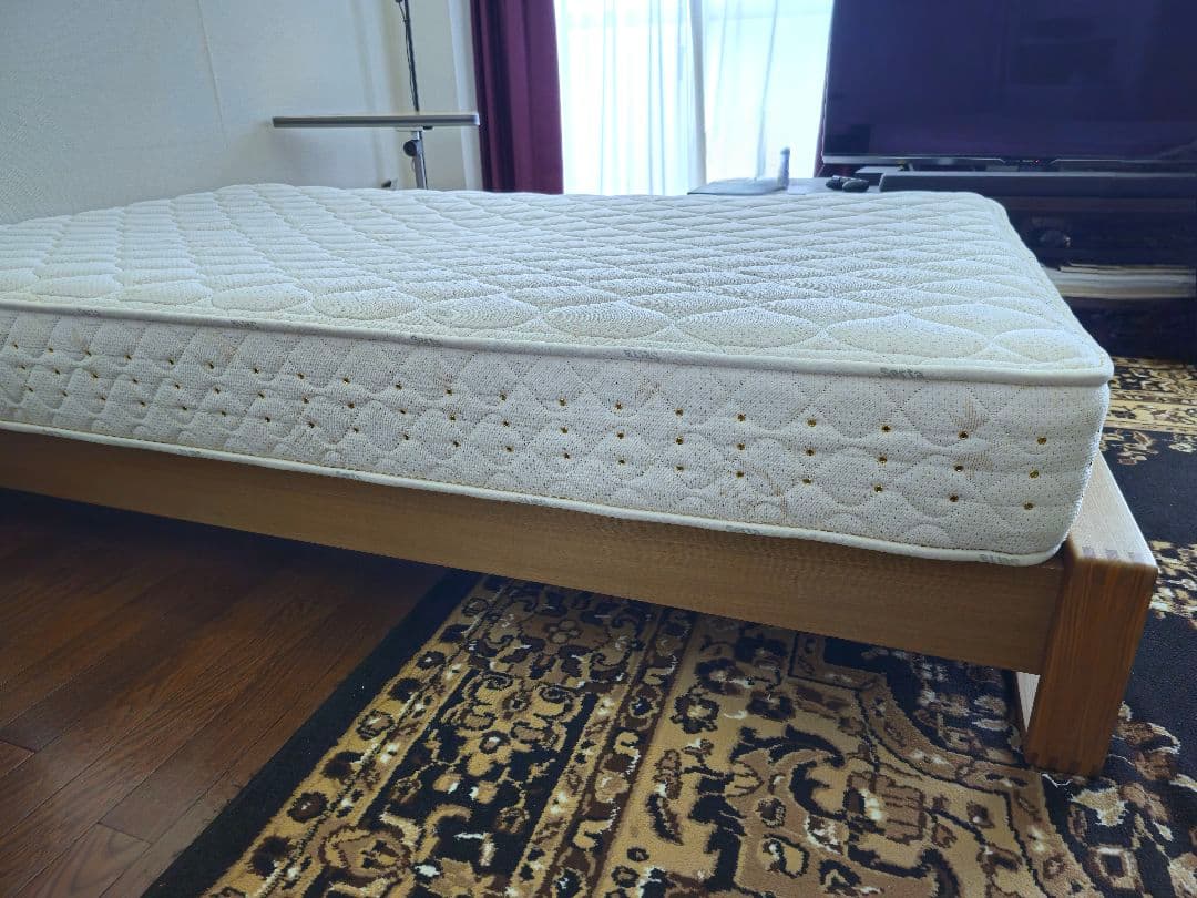 【今週末まで限定！】 サータ セミダブルマットレス ＆ センベラ ベッドフレーム