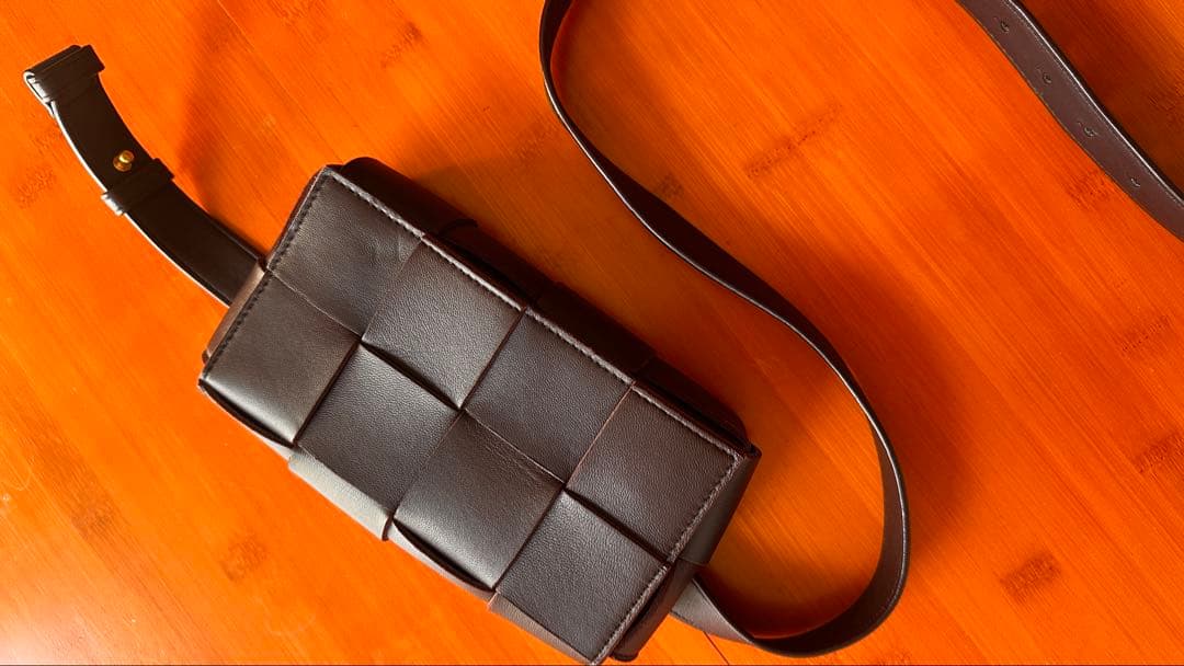 Bottega Veneta レザー カセットベルトバッグ