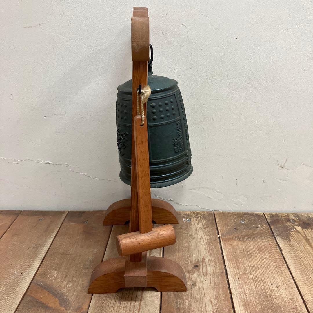E-4 昭和レトロ 青銅製 仏具 梵鐘 ミニ鐘 木製台座付き 南無阿弥陀仏 半鐘