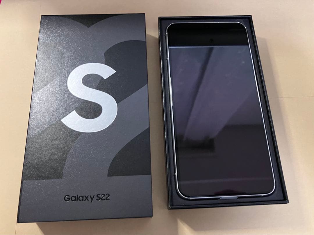 【新品 未使用】Galaxy S22 ホワイト  SIMフリー版