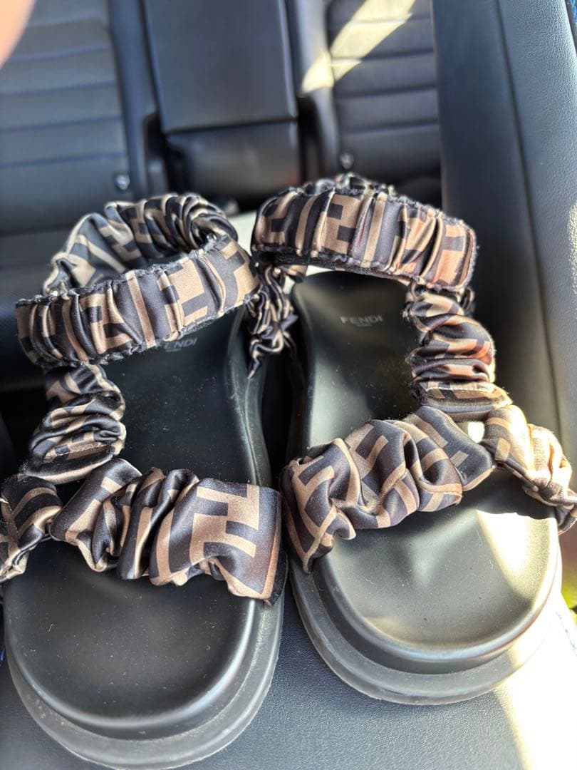 FENDI ロゴ入りサンダル 36