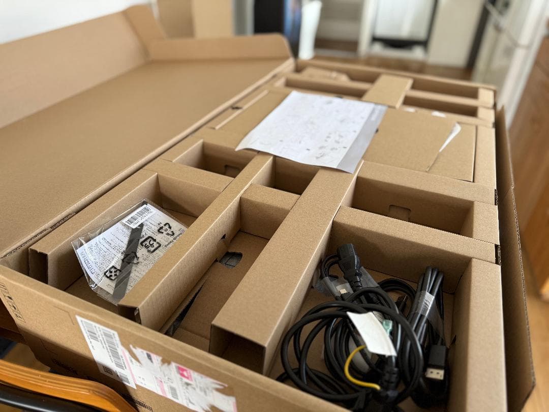 DELL 31.5インチ 4K USB-C HUB モニタ－ P3222QE