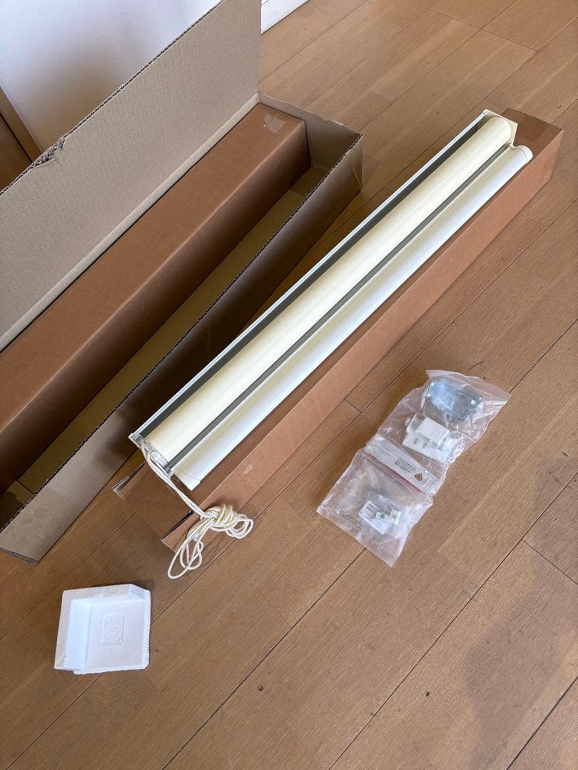 ロールカーテン　ロールスクリーン　防炎加工　調光　2本セット　新品