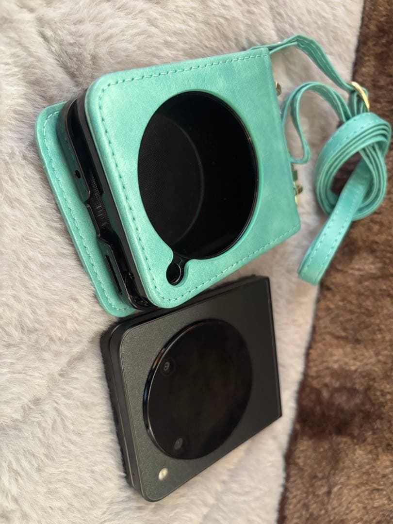 ZTE nubia NX724J Flip 5G ブラック　中古動作問題なし