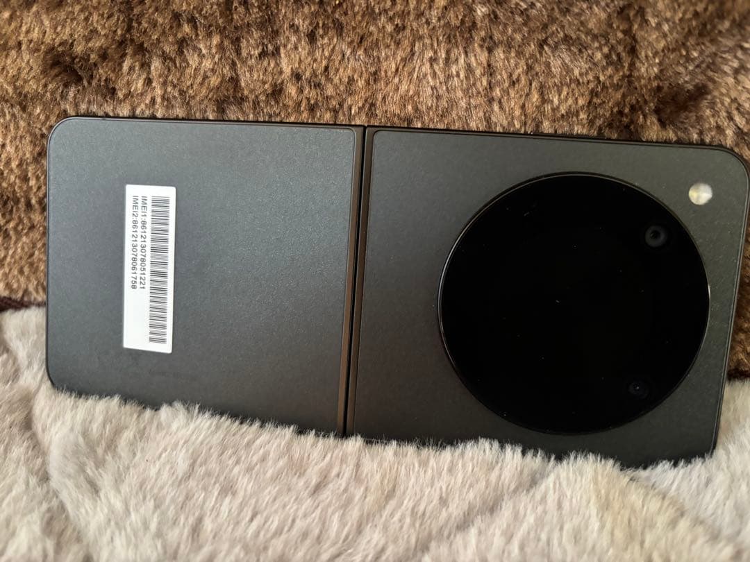 ZTE nubia NX724J Flip 5G ブラック　中古動作問題なし