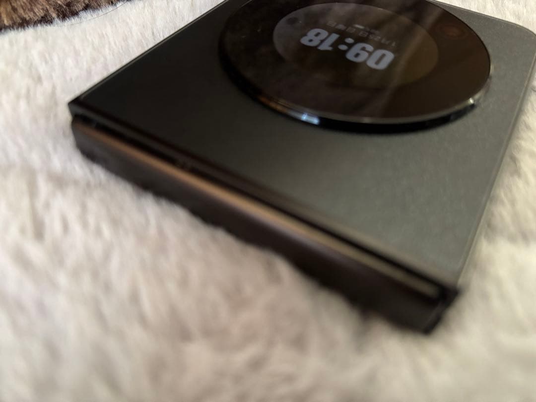 ZTE nubia NX724J Flip 5G ブラック　中古動作問題なし