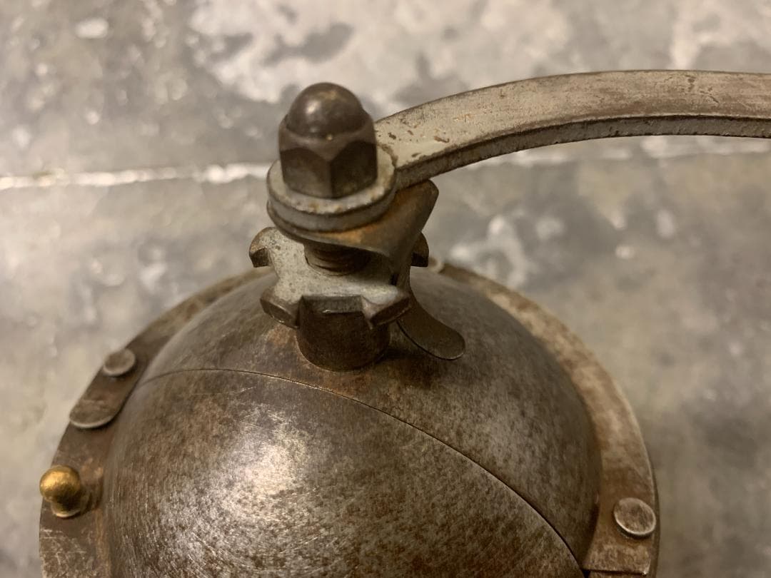 フランス アンティーク　コーヒーミル　Peugeot プジョー G1