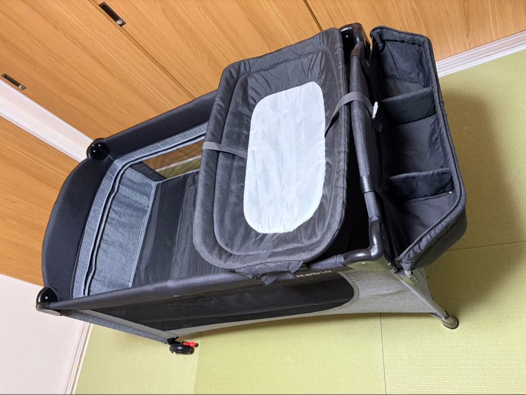 Nebio / 折りたたみベビーベッド＋おむつ替えテーブル付