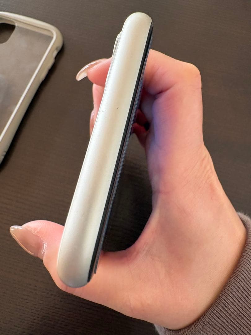 Apple iPhone 11 ホワイト ケース付き