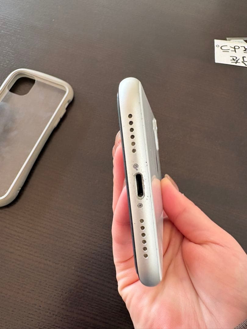 Apple iPhone 11 ホワイト ケース付き