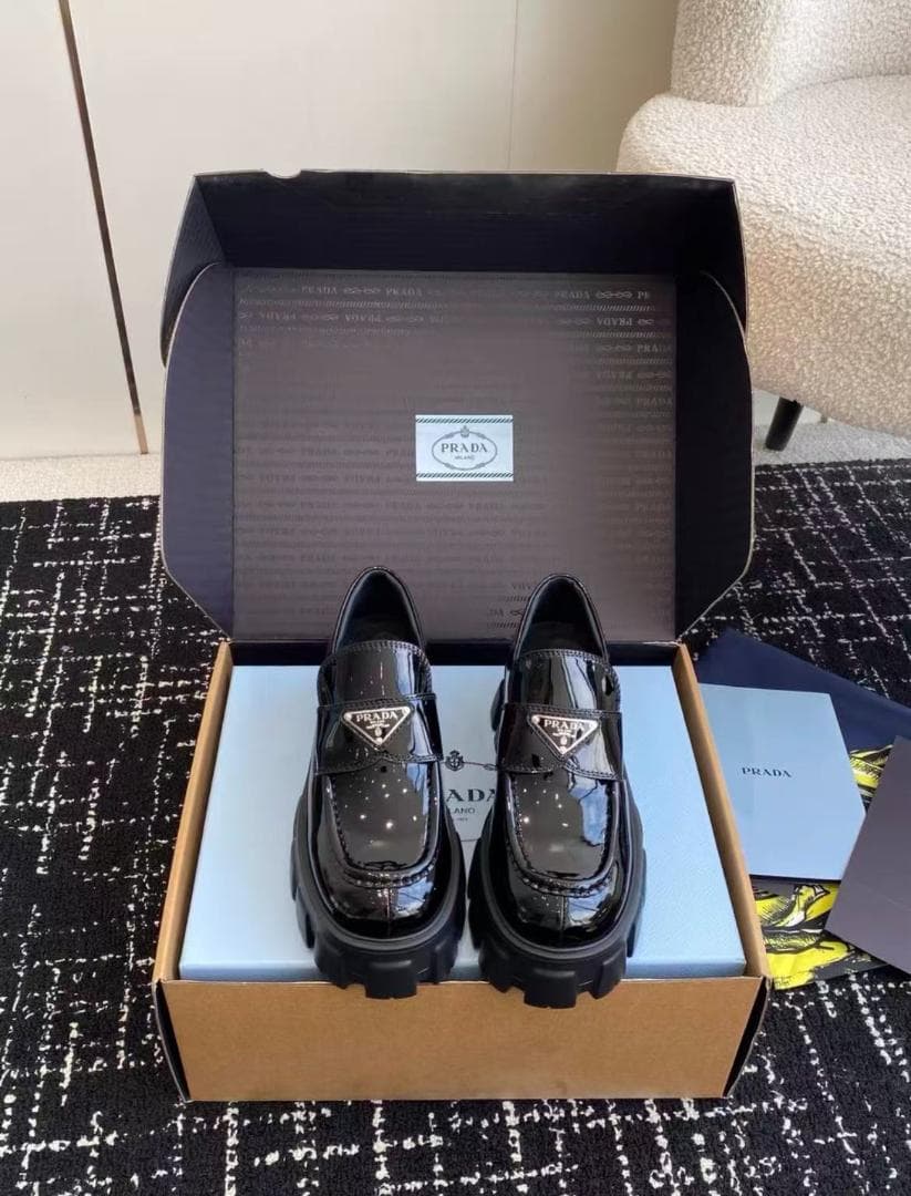 PRADA チョコレート レザー ローファー 37