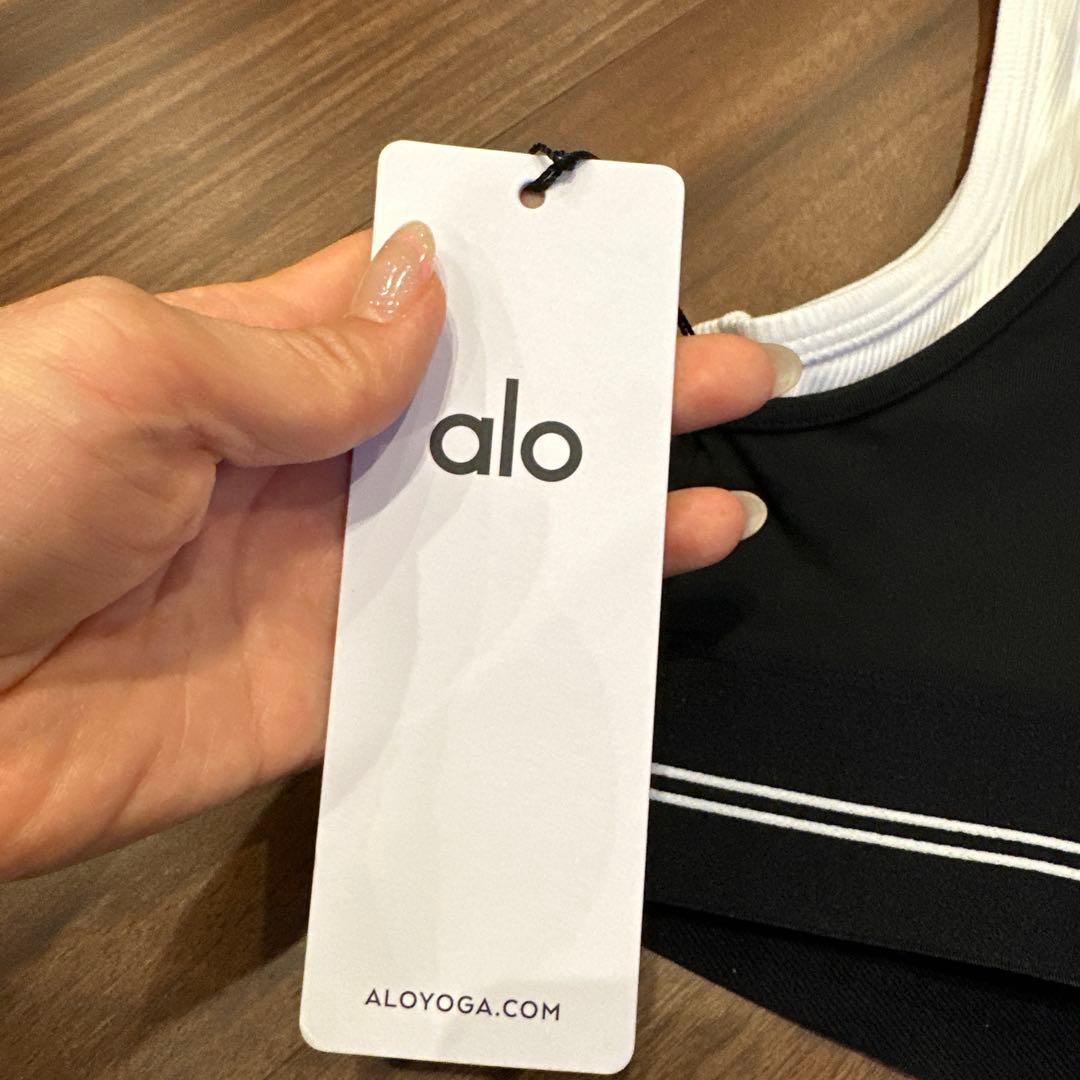 新品　alo ヨガブラ W9818R ブラック/ホワイト M