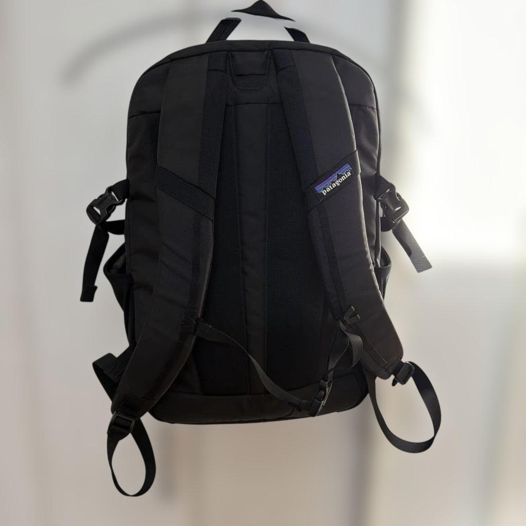 patagonia ブラック リュック　26リットル 通勤通学 PC収納可
