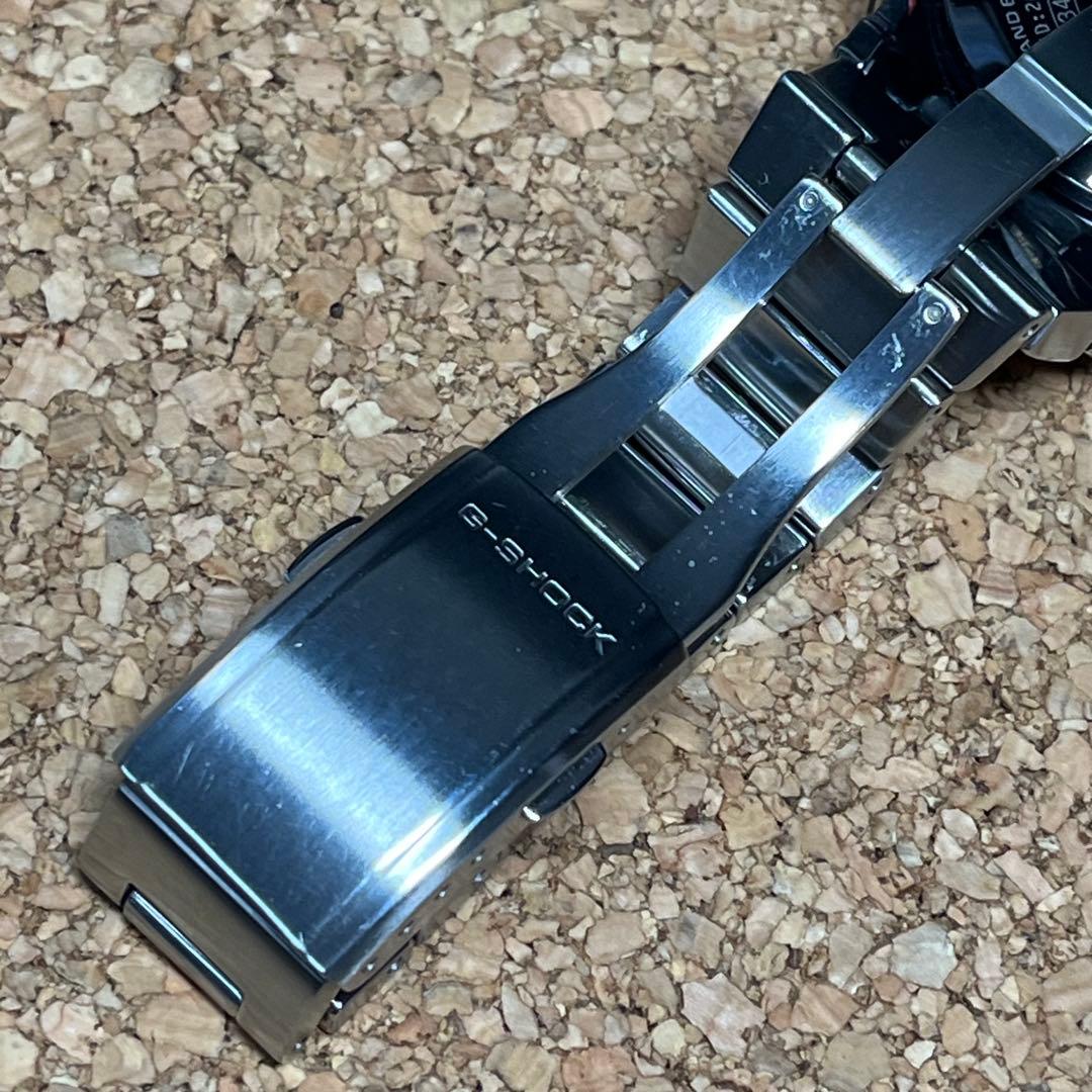 カシオGーSHOCK/GMWーB5000Dー1JFメタリックカバード電波ソーラー