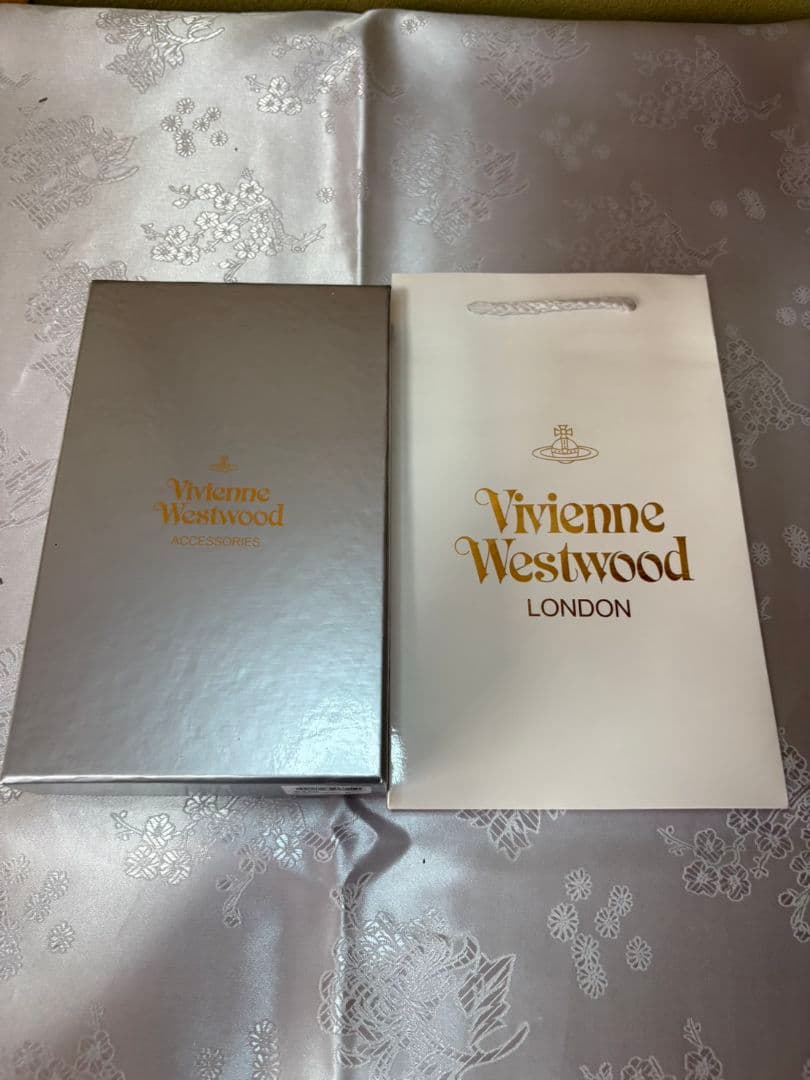 新品 Vivienne Westwood ブラック長財布