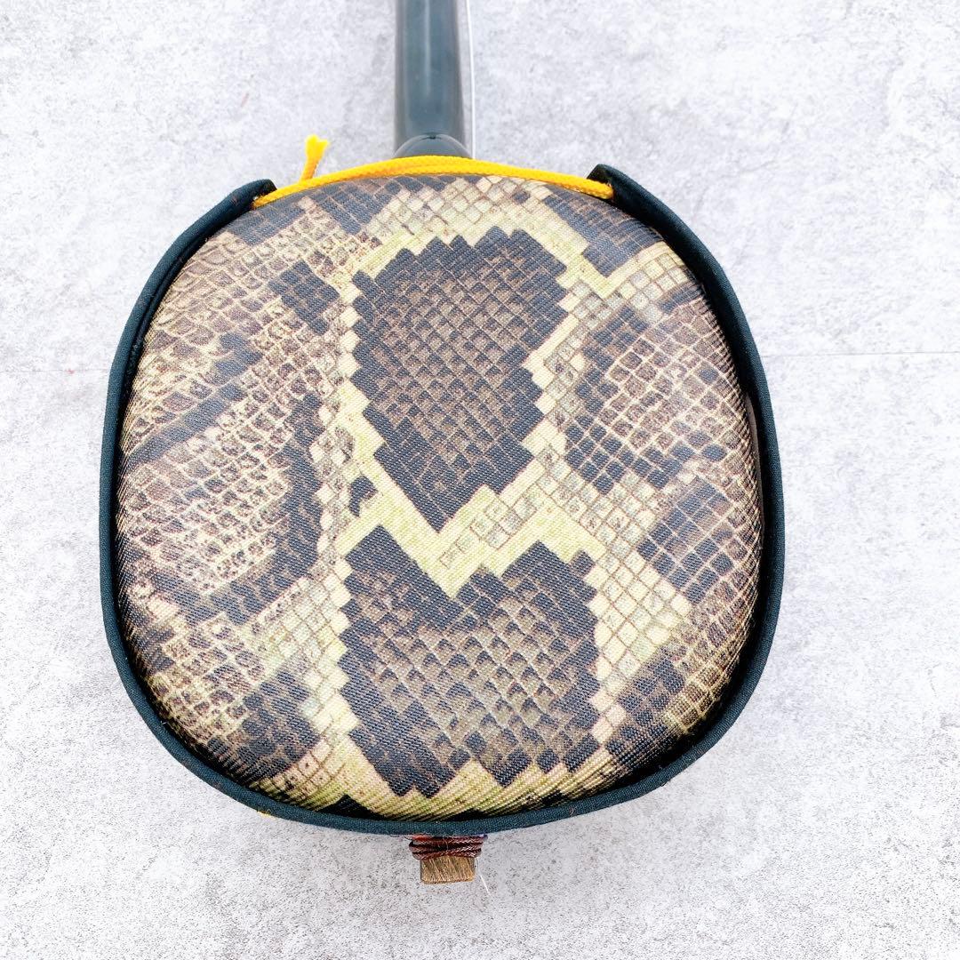 美品 沖縄三線 人工皮 蛇柄 弦楽器 琉球 黒塗り ケース付 初心者 入門モデル