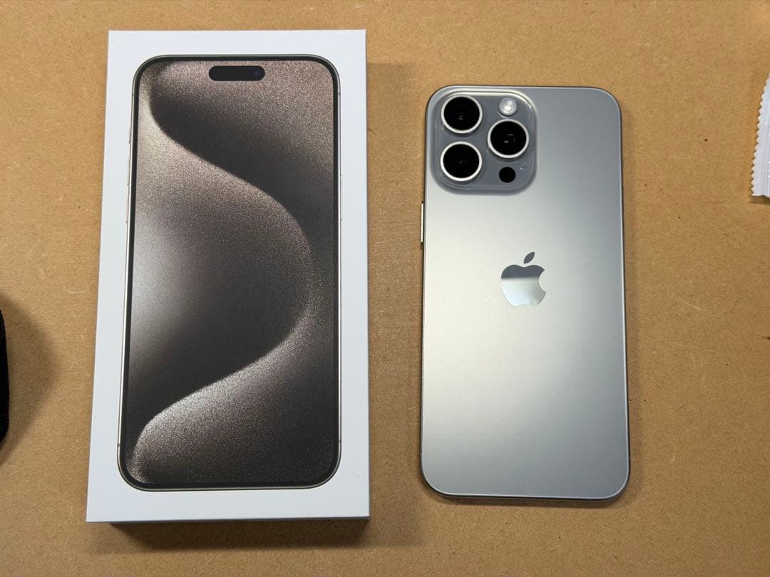 iPhone 15 Pro Max 512gb simフリー　おまけ付