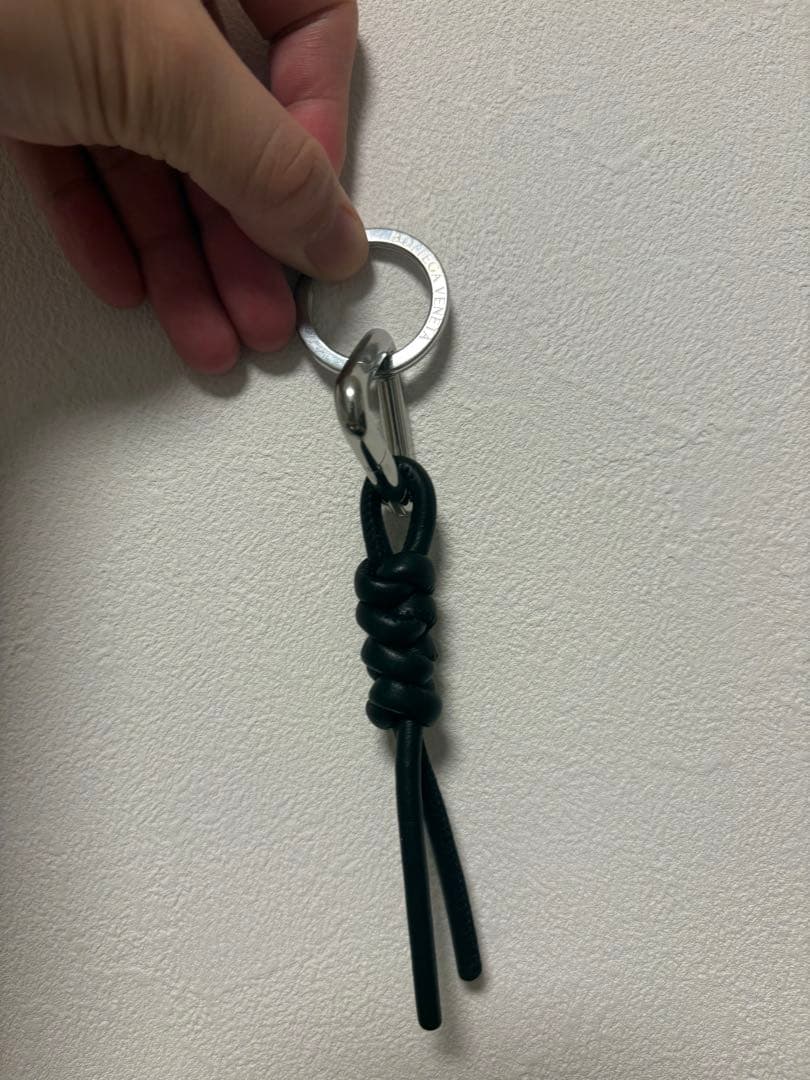Bottega Veneta ブラックレザーキーホルダー 箱付き