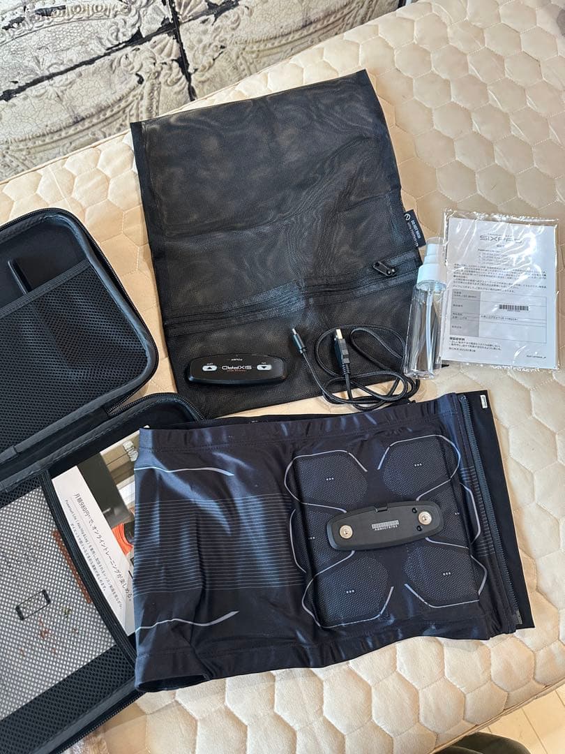 SIX PAD パワースーツライト アブズ　Mサイズ　コントローラーセット