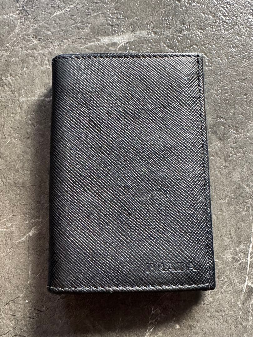 【送料無料】PRADA/プラダ　ブラックレザー名刺入れ