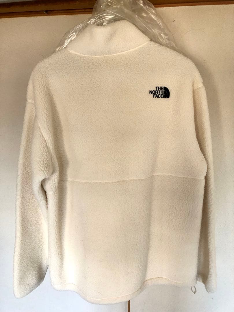 目玉商品!高騰した超人気商品　 ノースフェイス ユニセックスなので男女兼用L