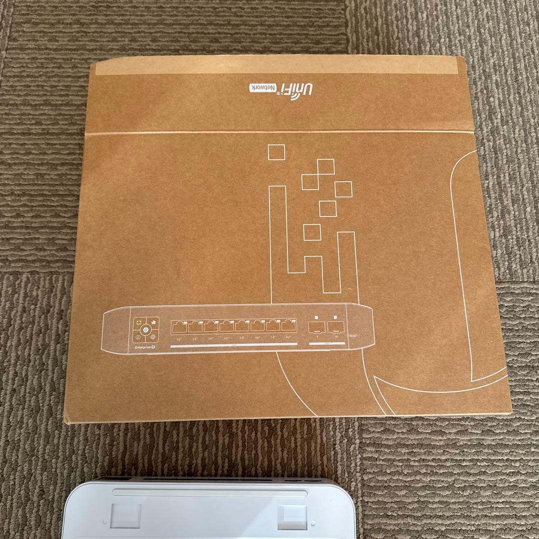 UniFi Enterprise 8 PoE / Ubiquiti ※おまけ付き