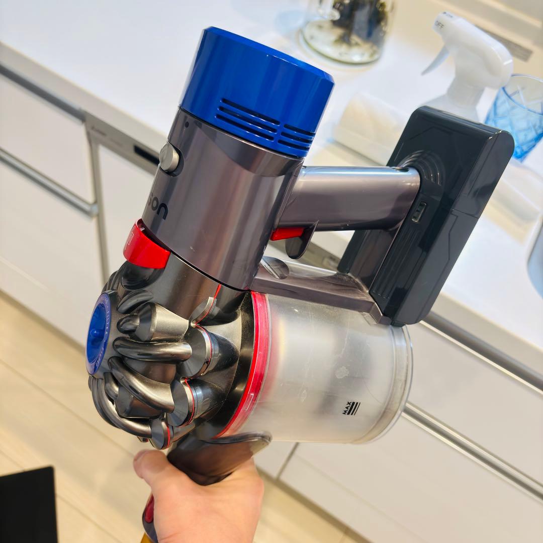 （美品）Dyson v8 fluffy extra コードレス掃除機