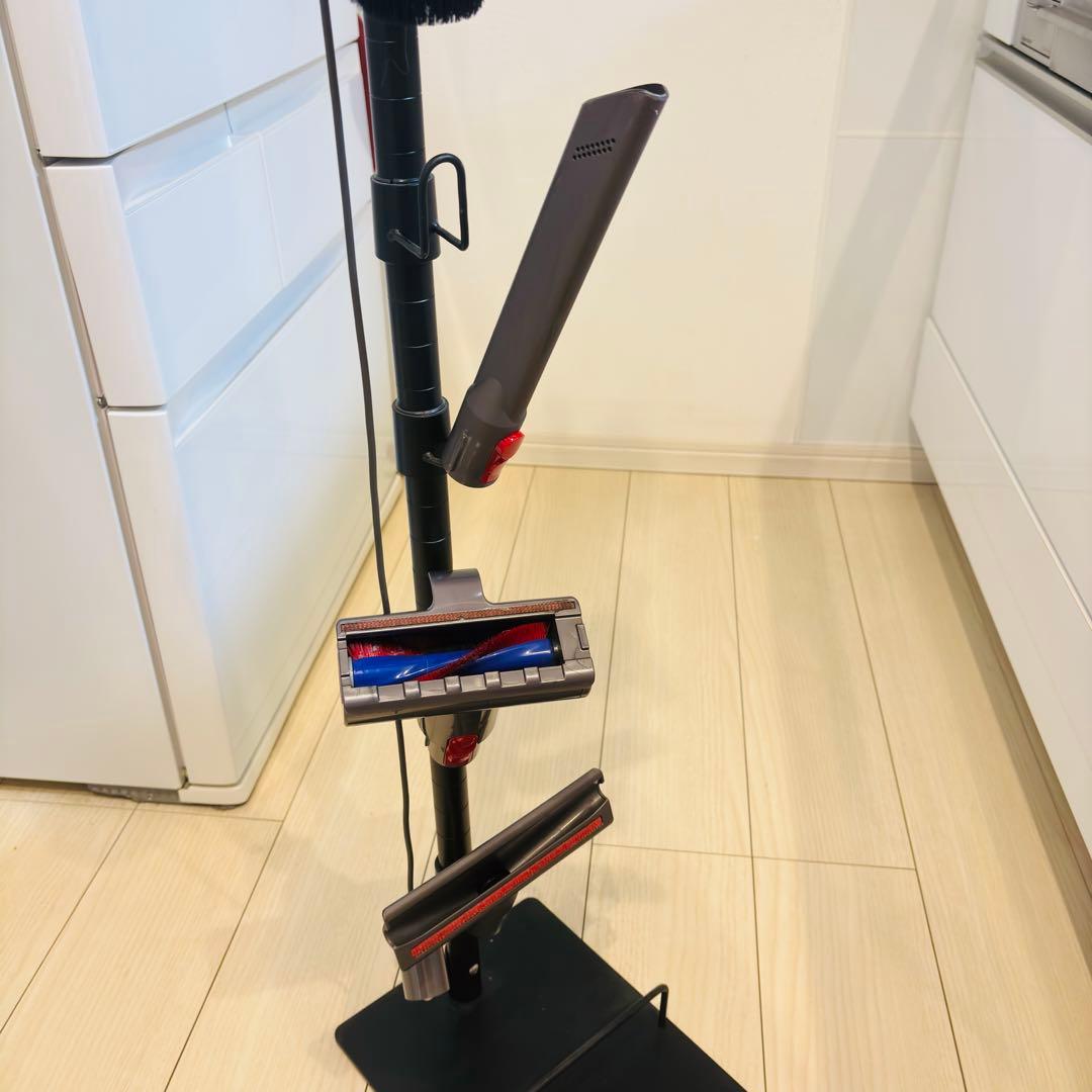 （美品）Dyson v8 fluffy extra コードレス掃除機