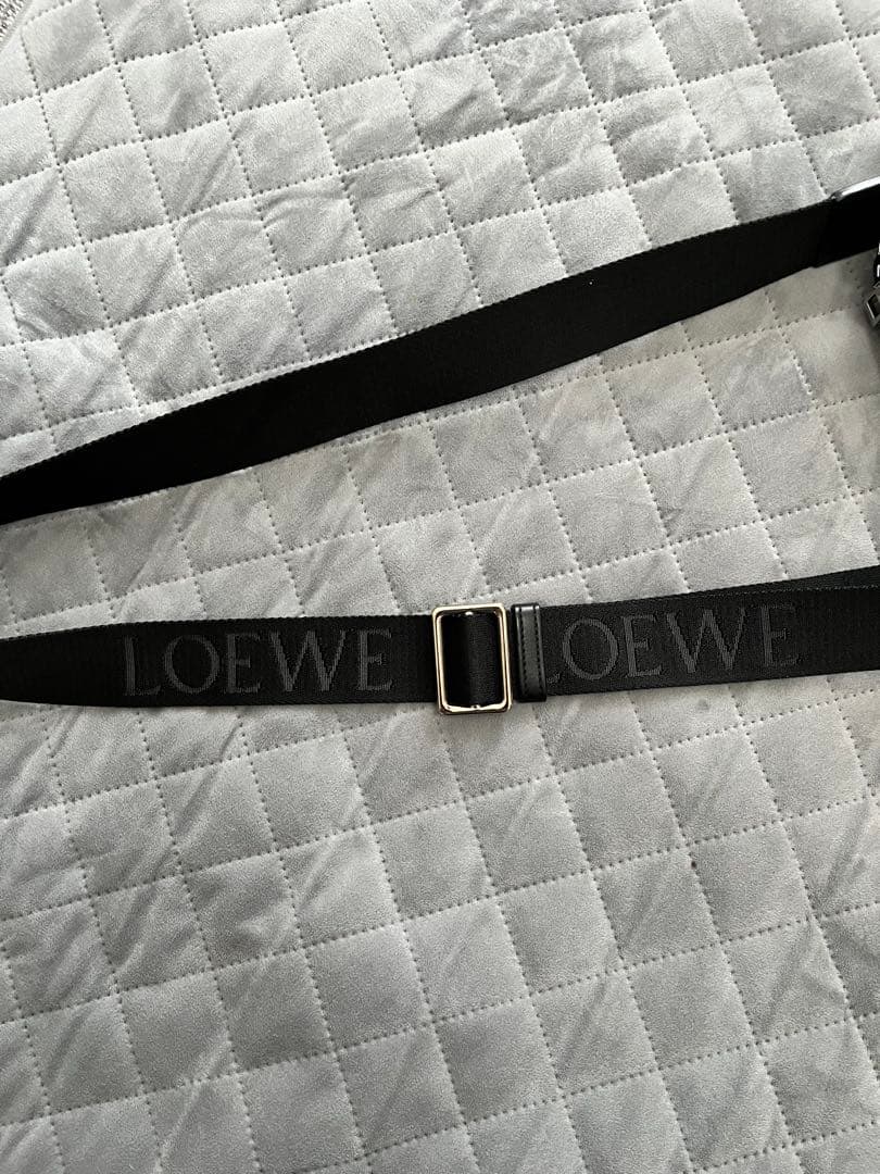 LOEWE バーティカルクロスボディ　ショルダーバック　ブラック