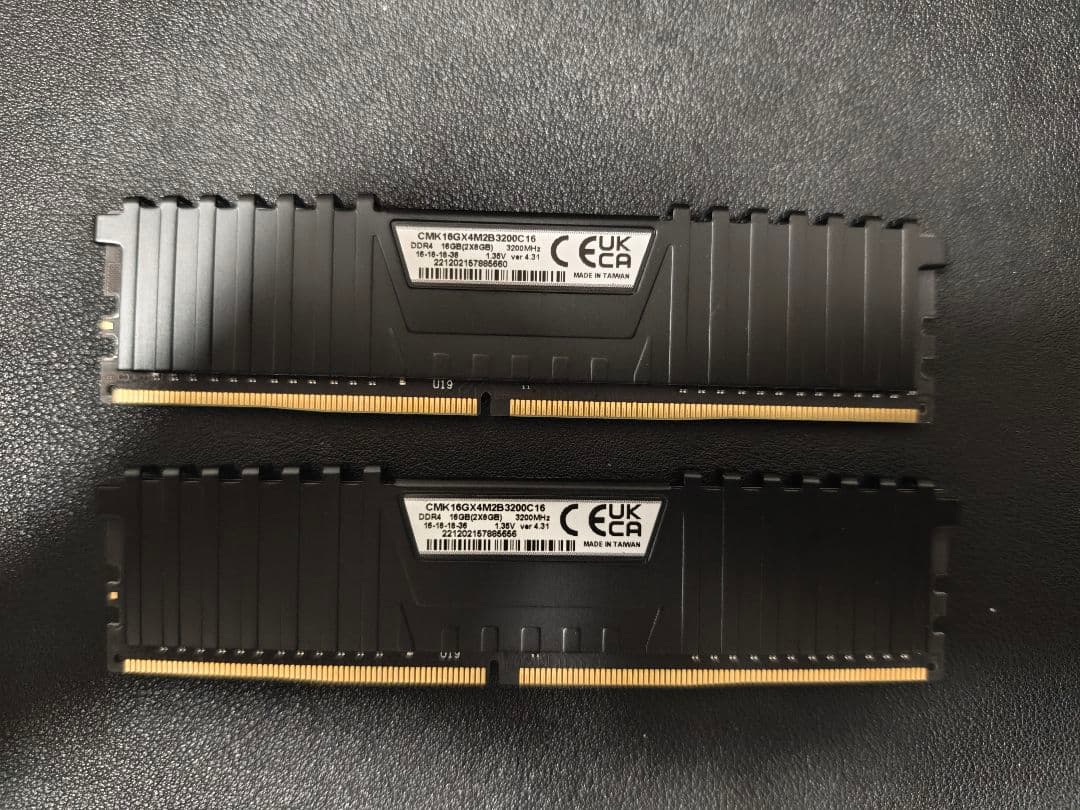 開封のみCorsair DDR4-3200 16GB (8GB×2枚)