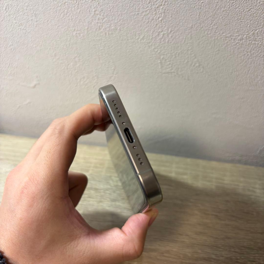 【週末価格】iPhone15Pro ナチュラルチタニウム 256GB