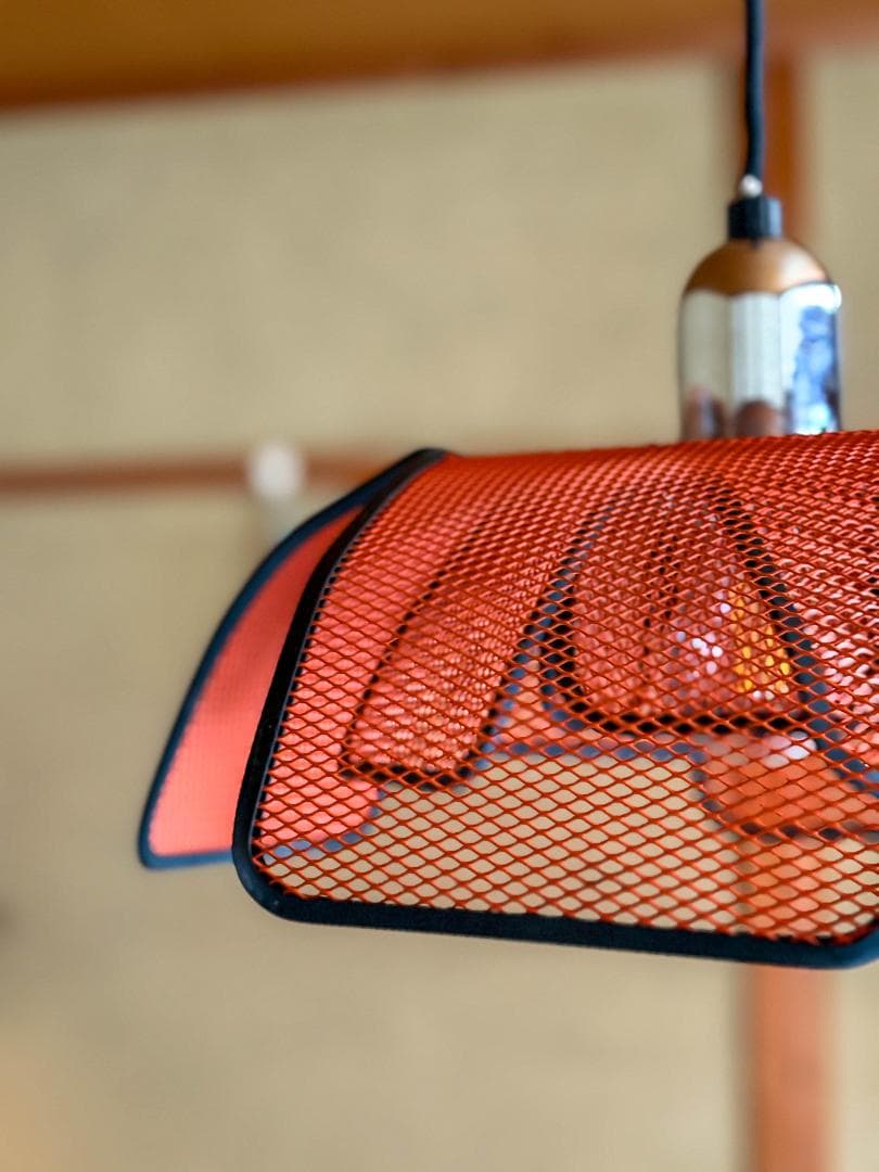 照明　エキスパンドメタル　ポストモダン