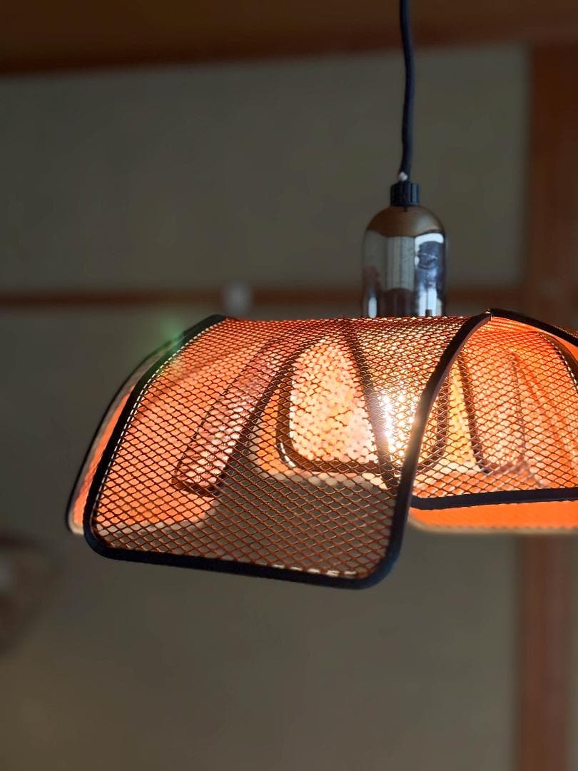 照明　エキスパンドメタル　ポストモダン