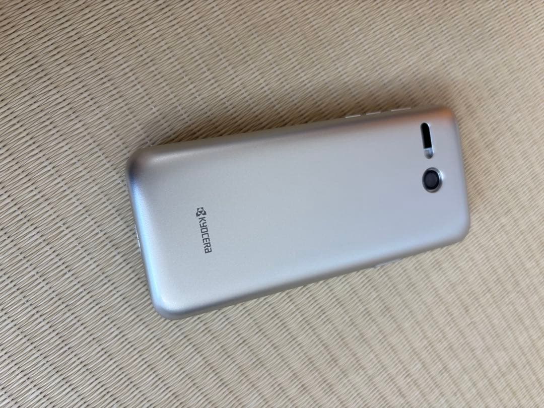 京セラ シルバー 携帯電話 KYF43