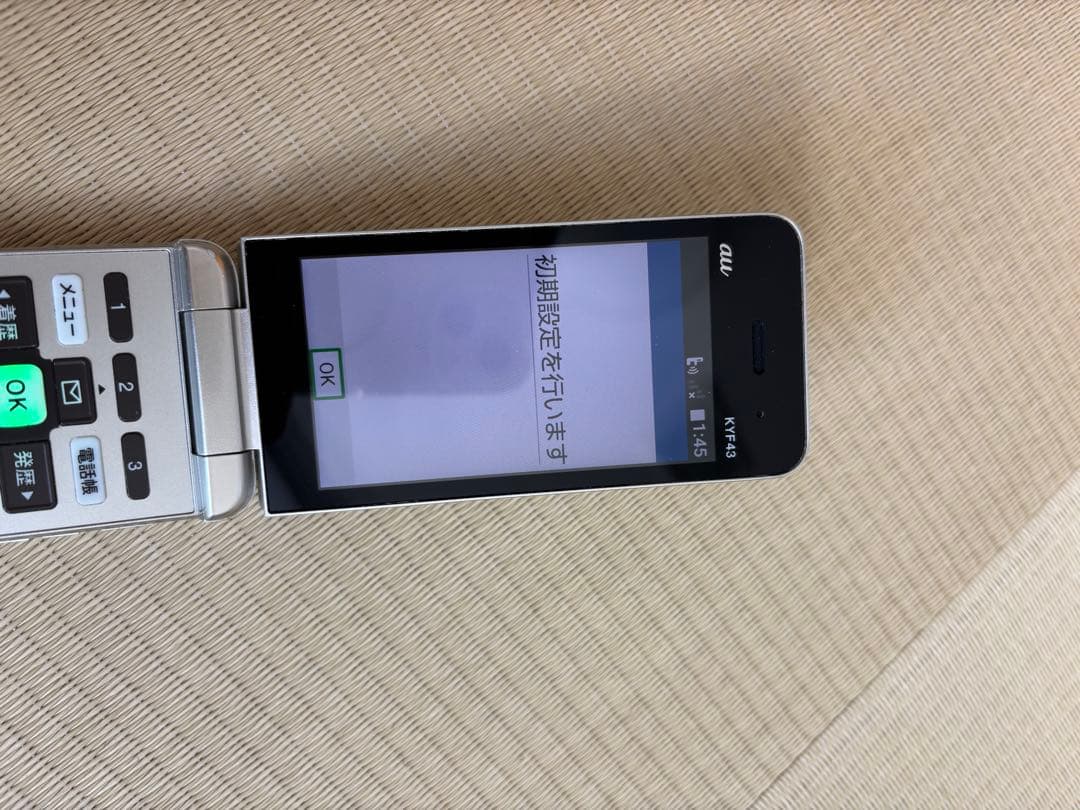 京セラ シルバー 携帯電話 KYF43