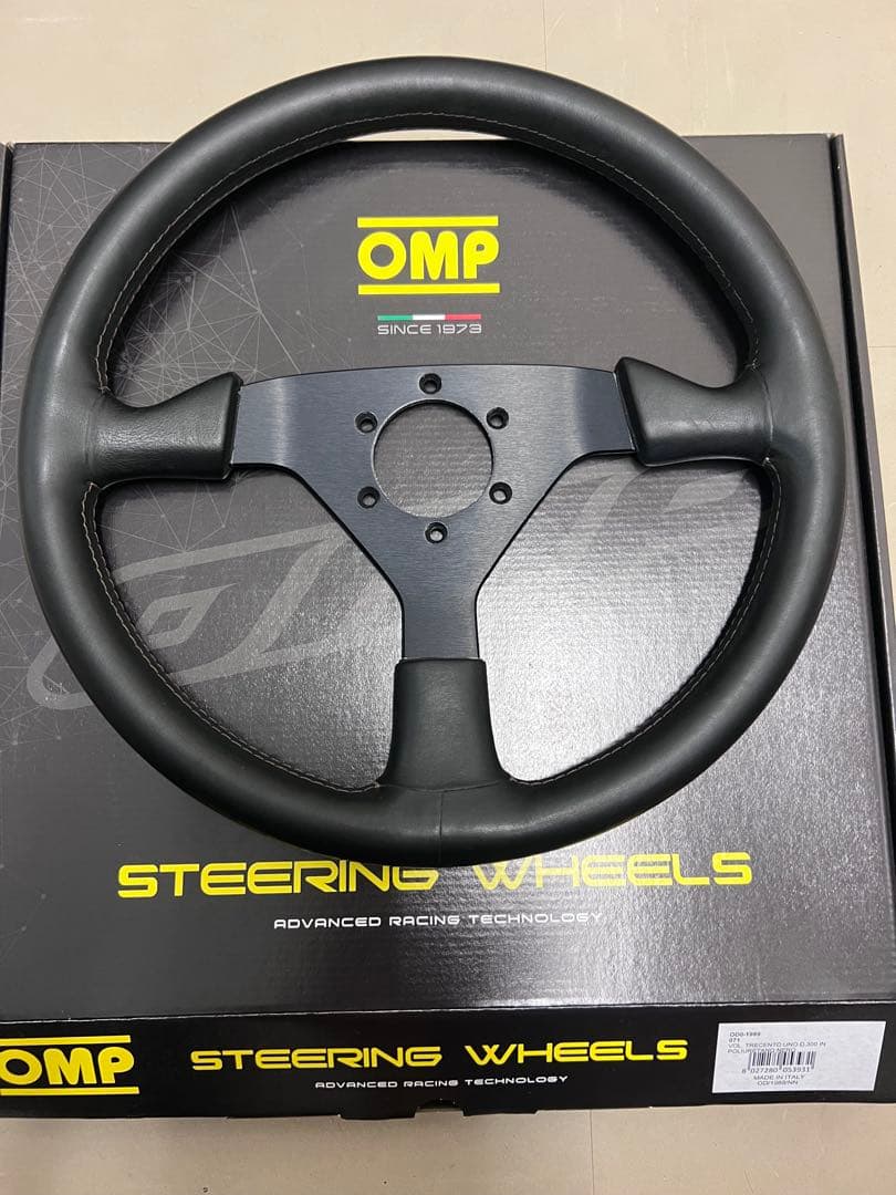 (タコウィンナー)momoステアリングホイール