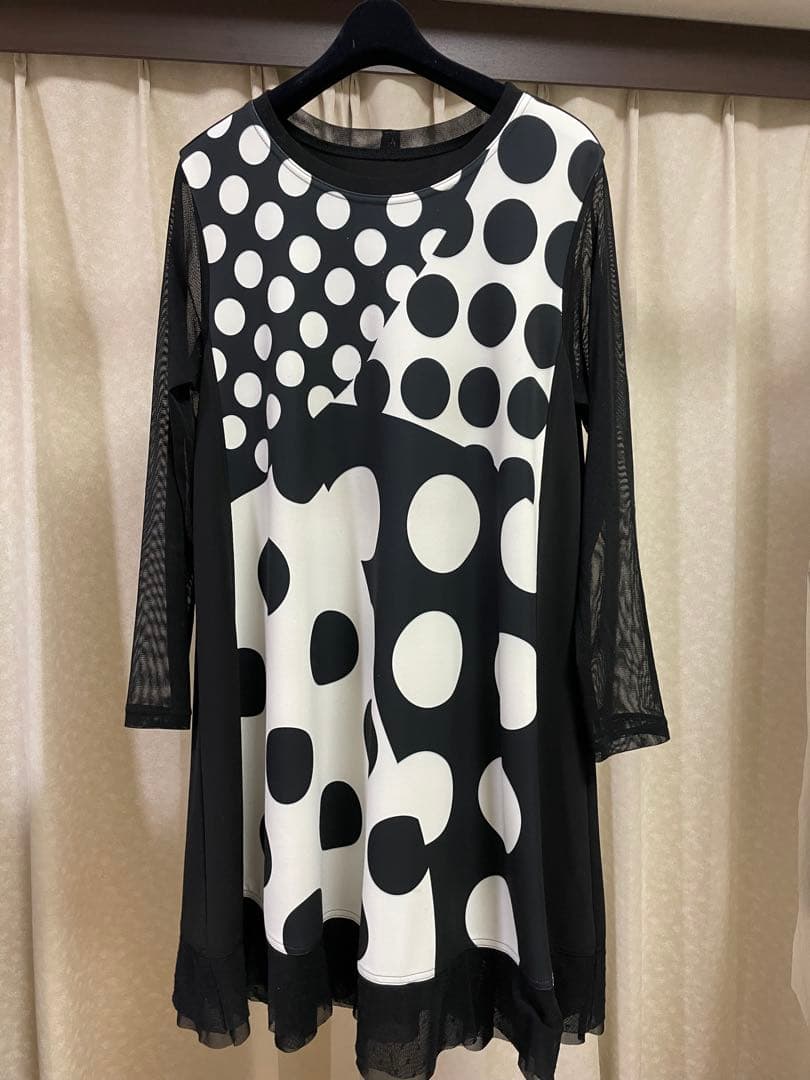 トクコプルミエヴォル　黒　ドット柄長袖チュニック 9号