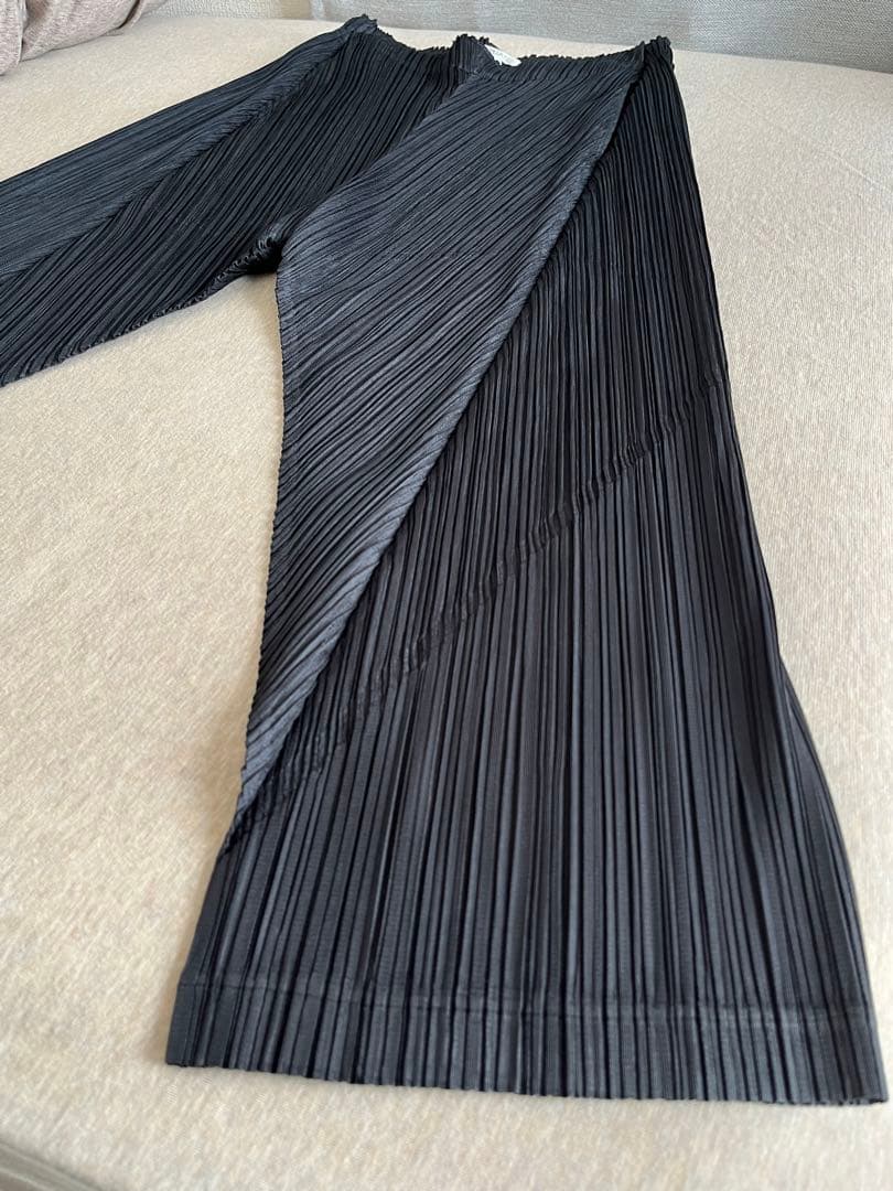 ISSEY MIYAKE PLEATS PLEASE パンツ　プリーツプリーズ