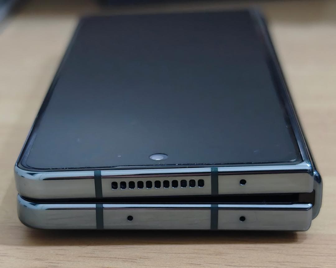 Samsung Galaxy Z Fold 4 本体 au SCG16