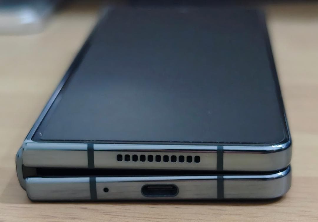 Samsung Galaxy Z Fold 4 本体 au SCG16