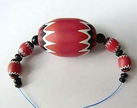 ★X1501★ヴェネチアン（A13）5層　芯青　ガラスビーズ　レッドシェブロン